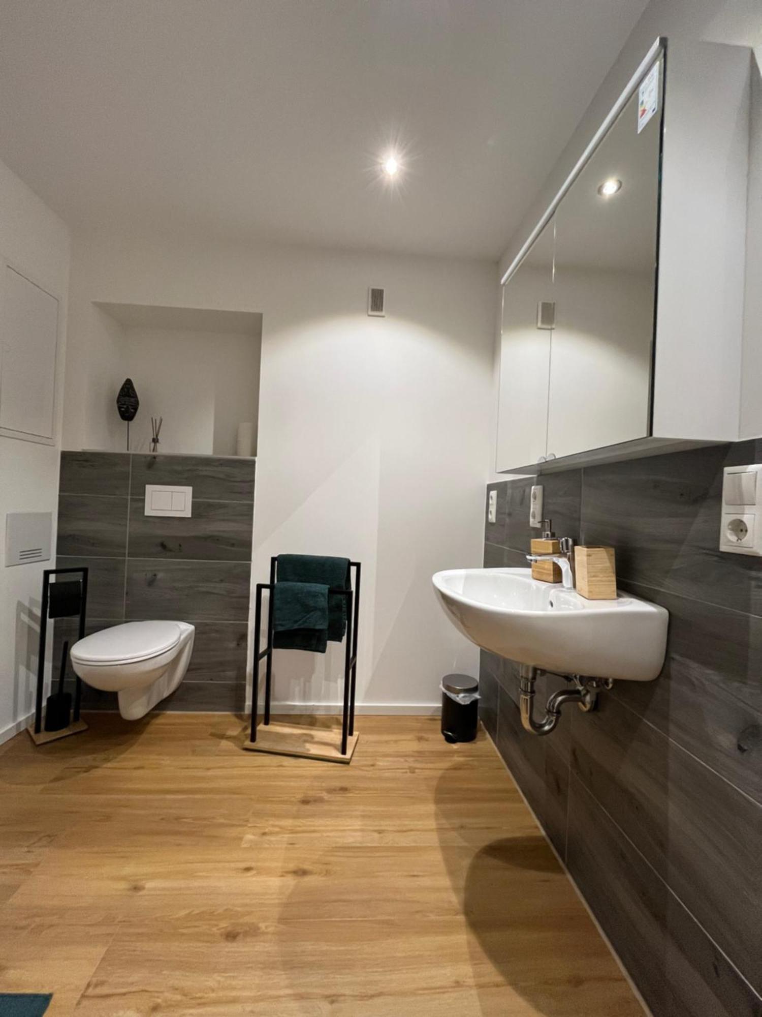 Traumhafte Business & Relax Wohnung Direkt Im Stadtkern Oettingens By Elation Homes Oettingen in Bayern Eksteriør bilde